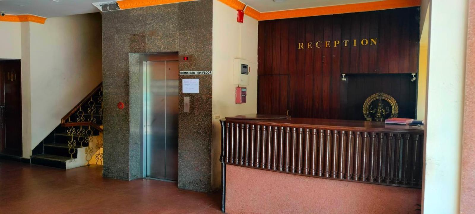Hotel Manhattan チェンナイ エクステリア 写真